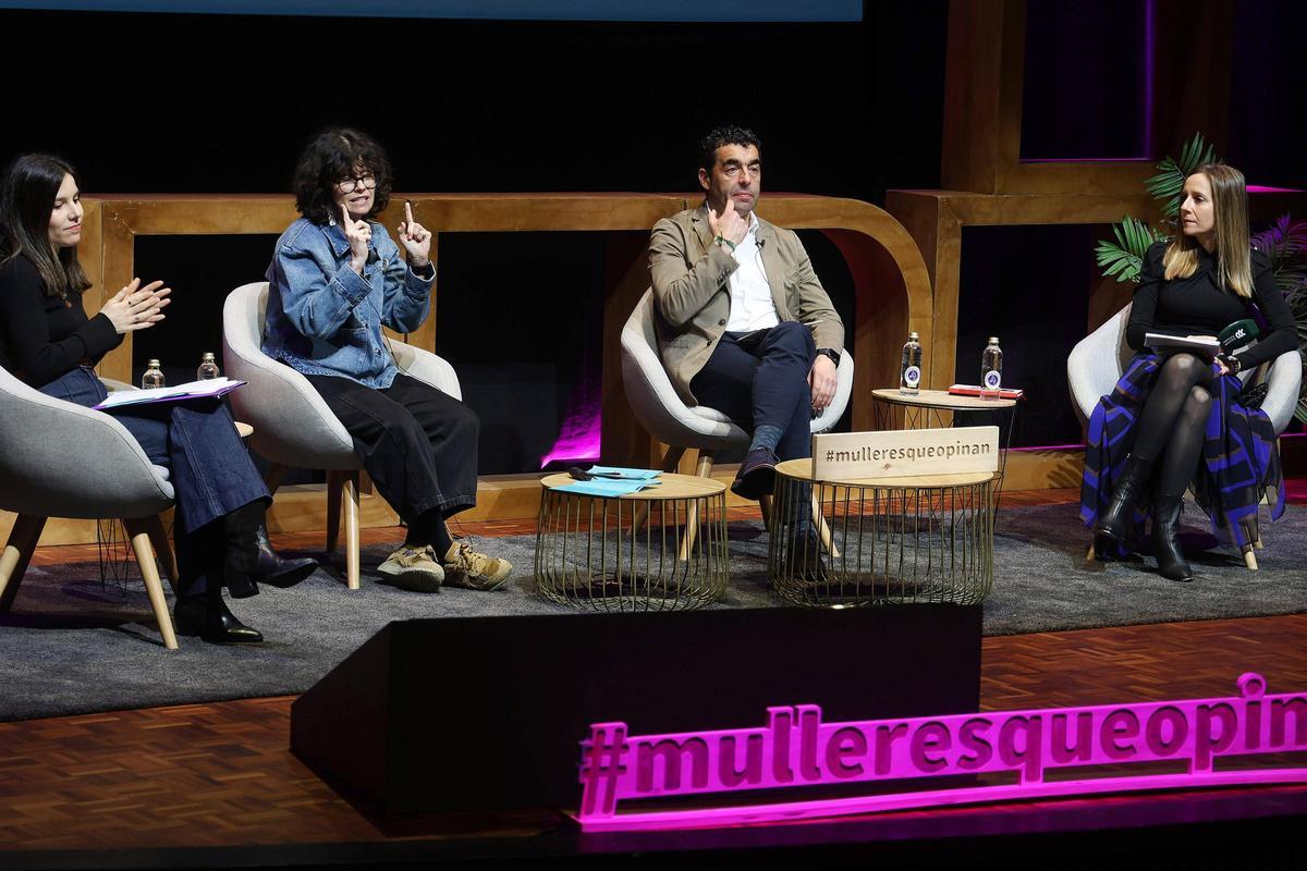 Diana López Varela, Anabel Gulías, Luis López y Susana Pedreira, este viernes en la inauguración del foro.