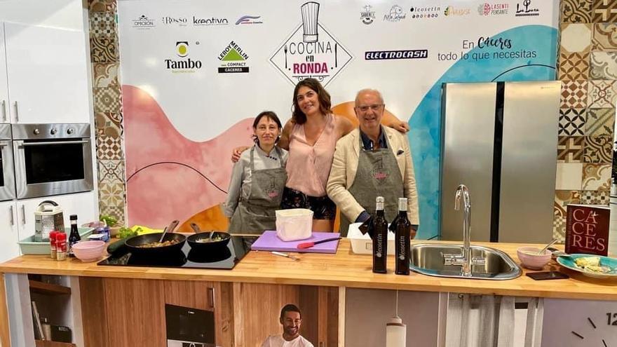 El programa &#039;Cocina en Ronda&#039; promociona el comercio local con caras famosas de la hostelería de Cáceres