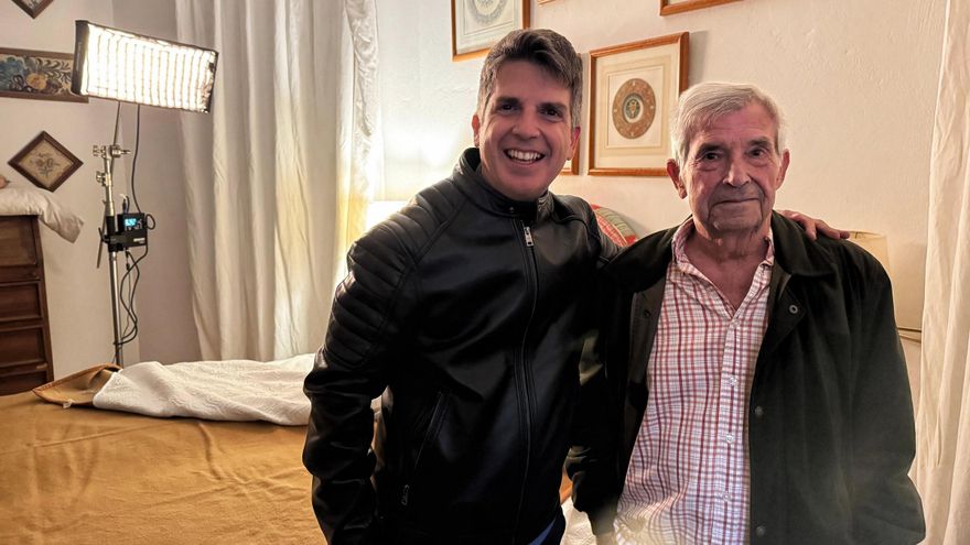 El talento y el arte del malagueño Jesús Gómez visibilizan la soledad de los mayores
