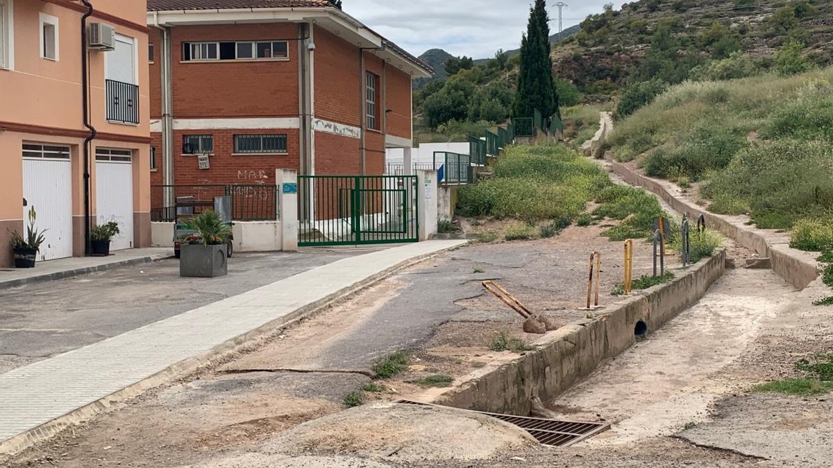 El colegio Rosario Pérez lleva años esperando una intervención integral.