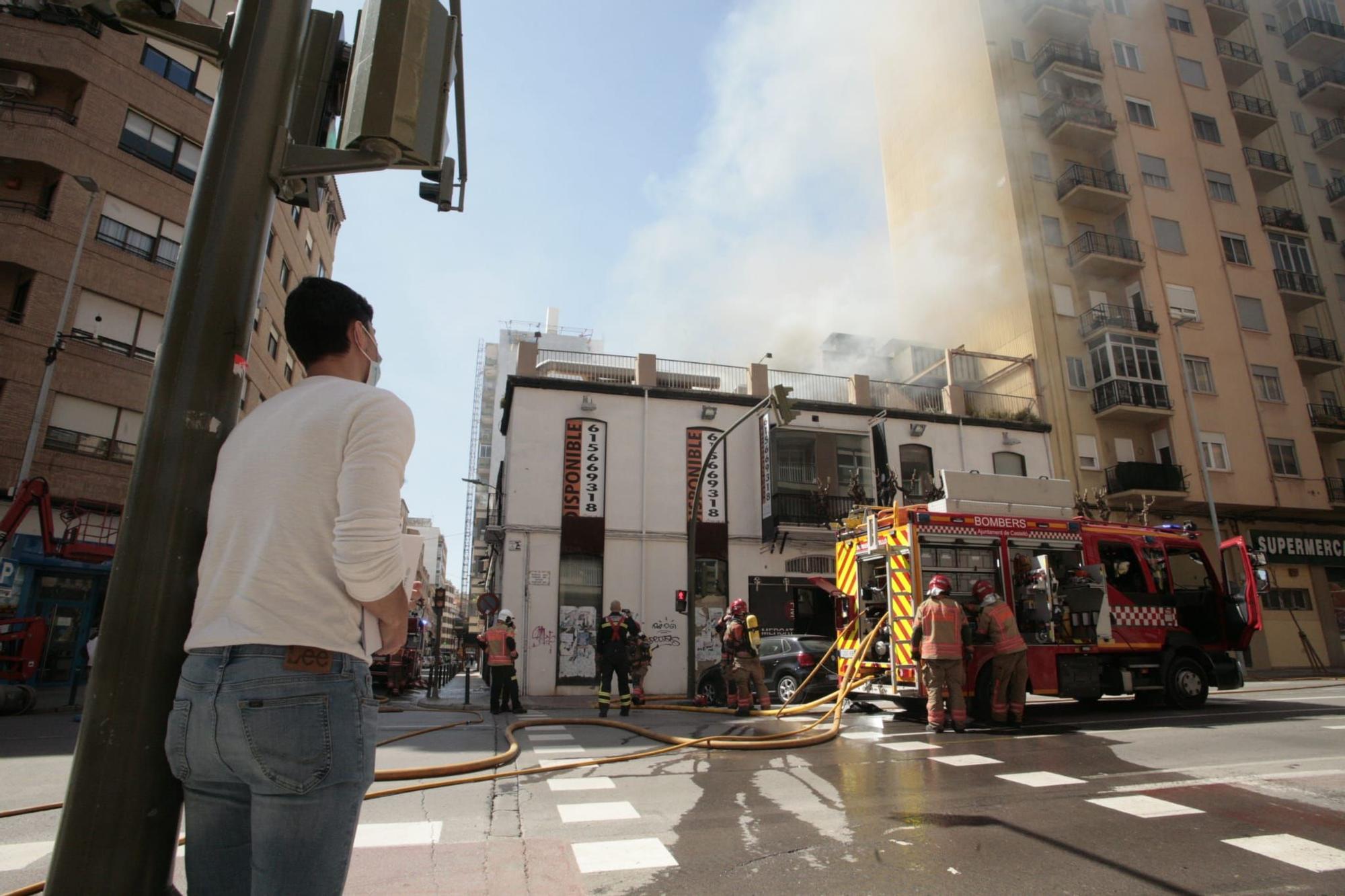 Galería de fotos: Espectacular incendio en el centro de Castelló