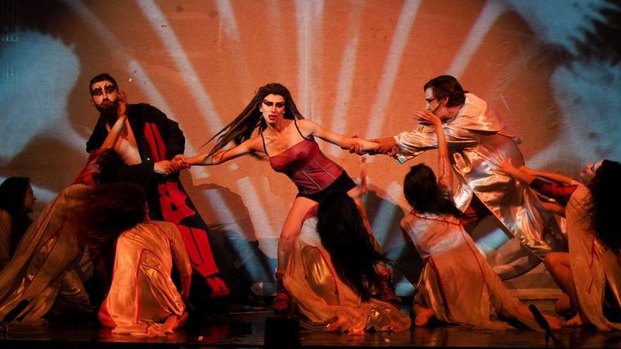 Uno de los momentos en escena de ‘Carmina Burana’ con La Fura dels Baus. | F.B.
