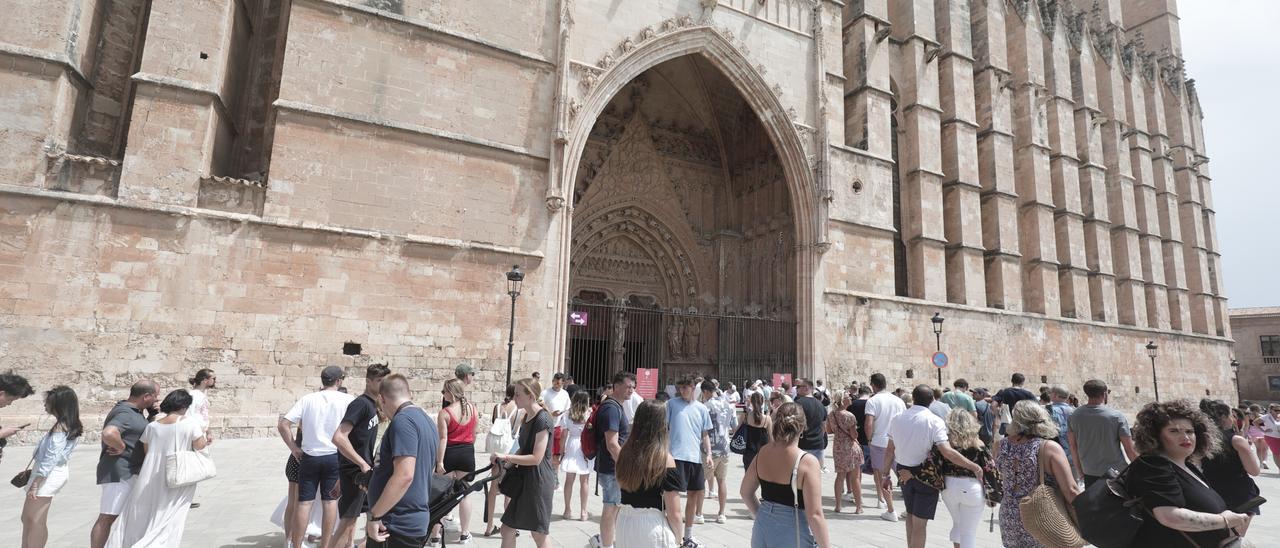 Las mejores fotos del colapso de turistas en el centro de Palma