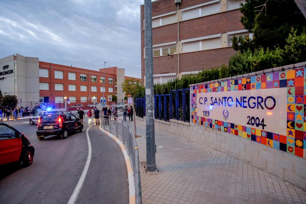 Un hombre dispara 5 veces a su pareja delante de su hijo en un colegio de Elda y se suicida