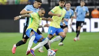 Uruguay se carga en los penaltis a un Brasil nefasto