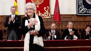 La poeta uruguaya Ida Vitale tras recibir el Premio de Literatura en Lengua Castellana Miguel de Cervantes