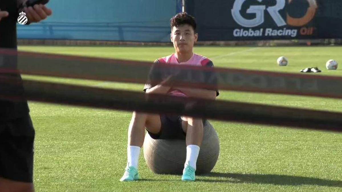 Wu Lei, en un entrenamiento con el Espanyol durante la pretemporada