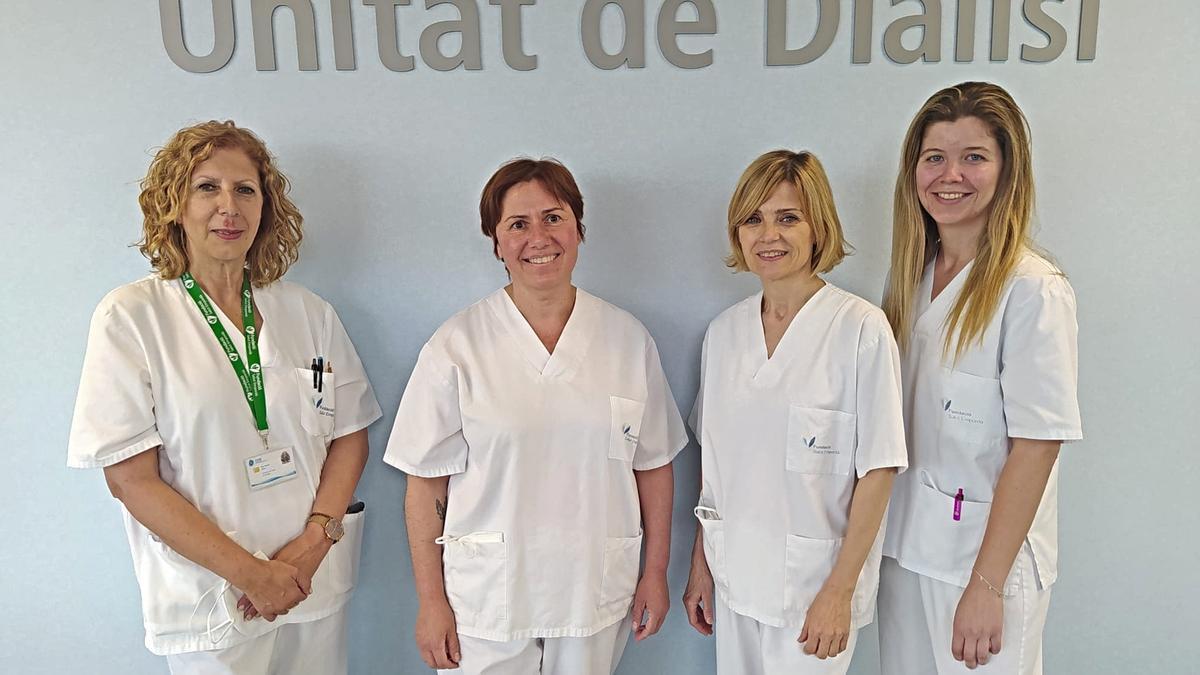 Les infermeres de la Unitat de Diàlisi de l&#039;hospital de Figueres, Laia Reixach, Hilda Fernández, Isabel Pérez i Alícia Rey, que formaran part de l&#039;assaig clínic sobre els tipus d&#039;agulles en hemodiàlisi