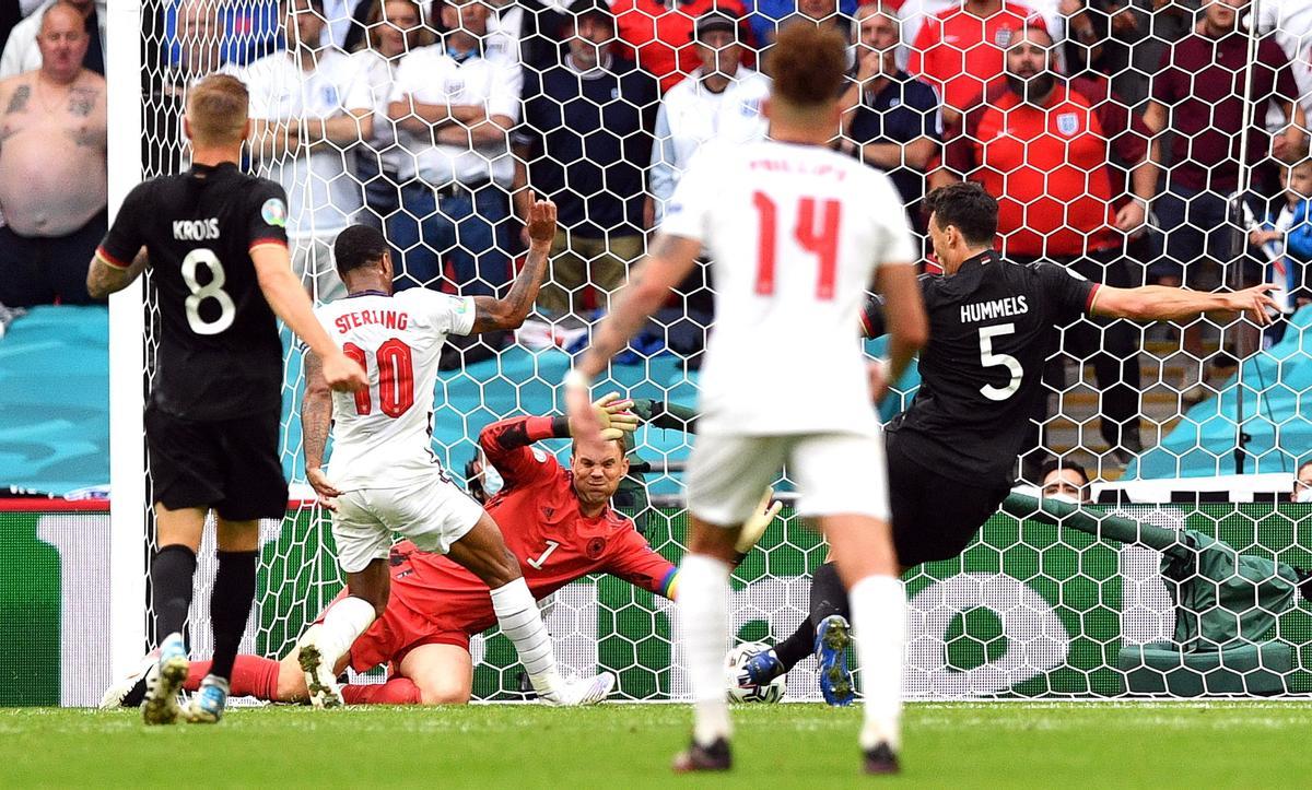 Momento del gol de Sterling ante Alemania.