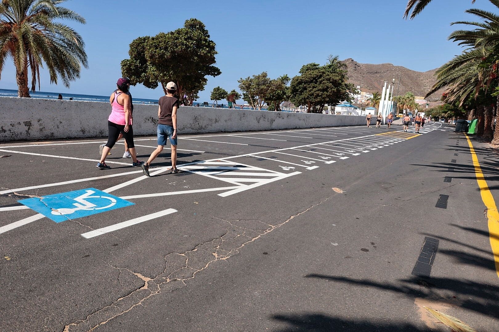 Eliminados los aparcamientos en el carril 0 de Las Teresitas