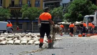 La limpieza de Alicante se refuerza con 100 operarios y 250 contenedores más en Hogueras