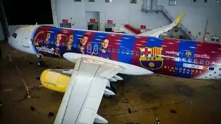 Els aficionats del Reial Madrid viatgen a Londres amb l'avió del Barça femení