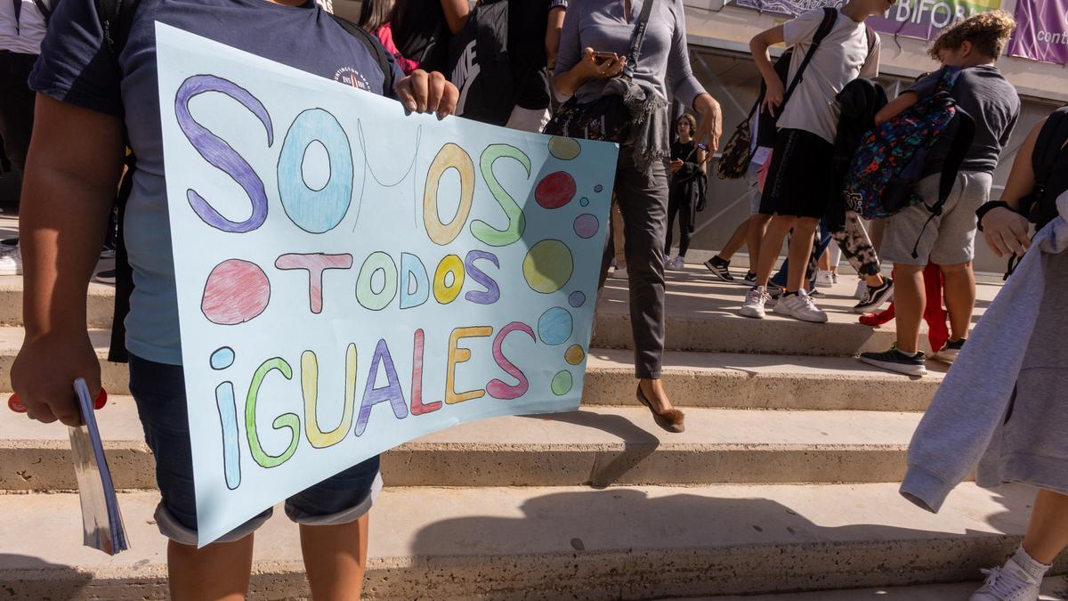 Protesta del alumnado contra la agresión a un compañero por su raza este curso en Alicante