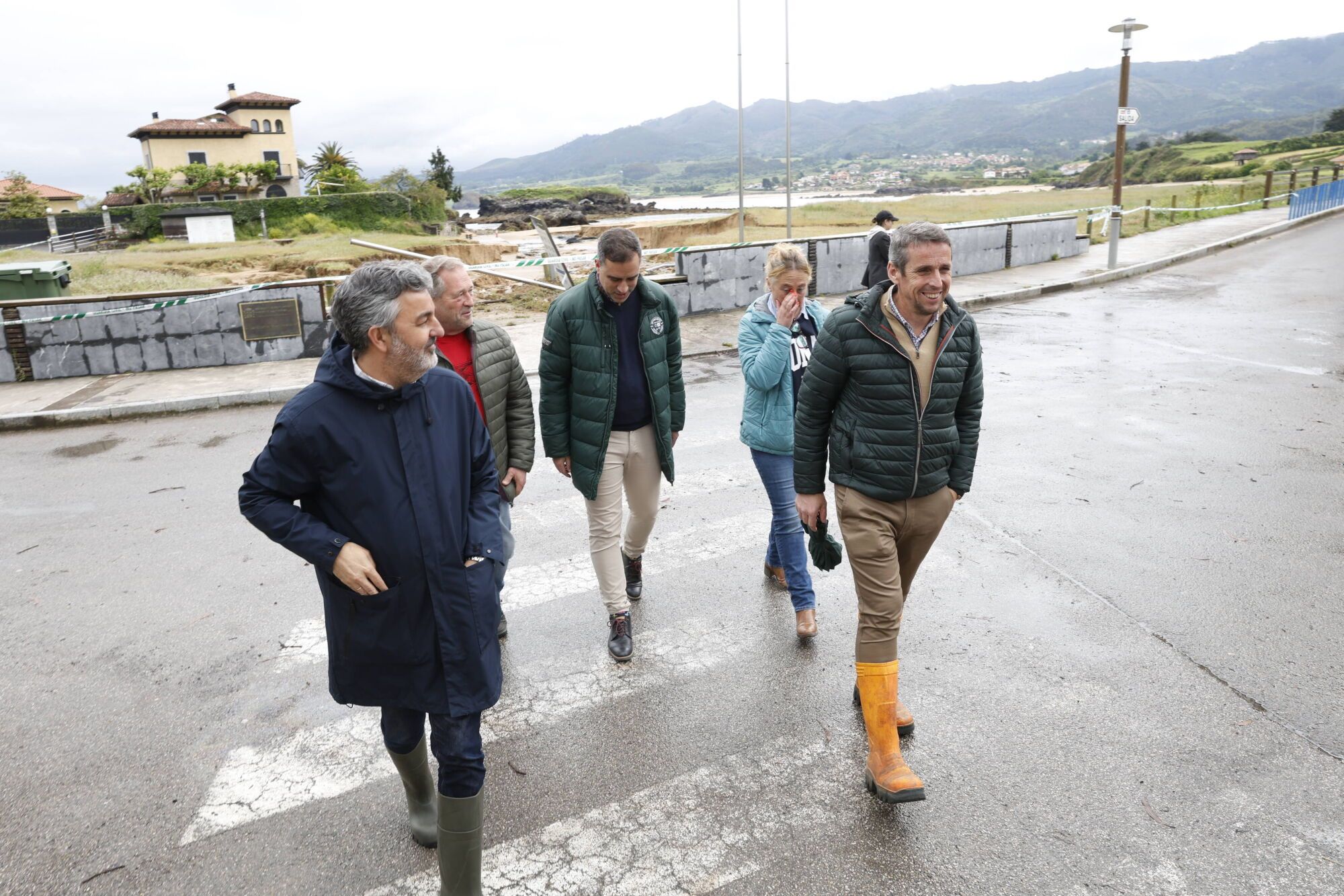 EN IMÁGENES: Caos en Colunga por las inundaciones de esta madrugada