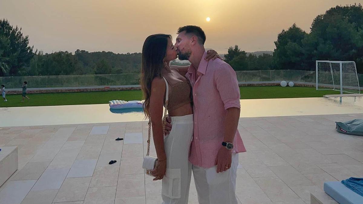 Leo Messi y Antonela Racuzzo en la finca que han comprado en Ibiza