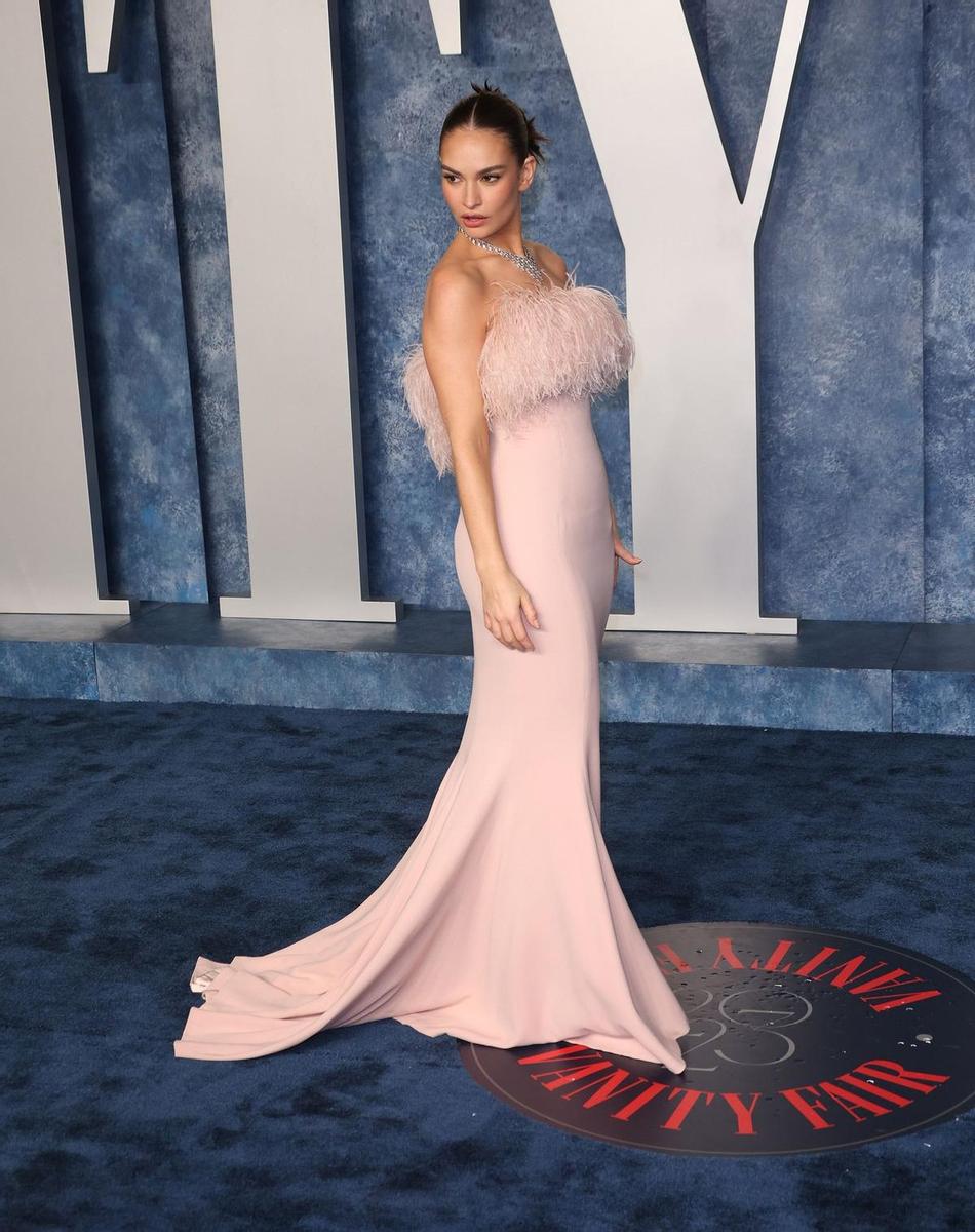 Lily James en la fiesta de Vanity Fair tras los Premios Oscar 2023