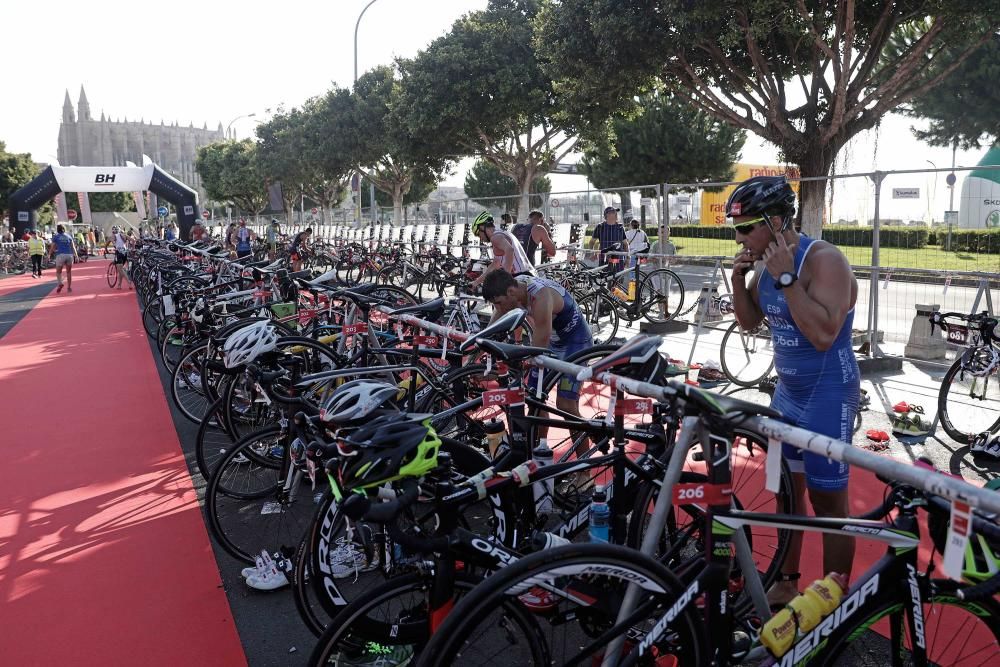 Triatlón: Paco Arnau y Carol Sitges ganan en el Passeig Marítim