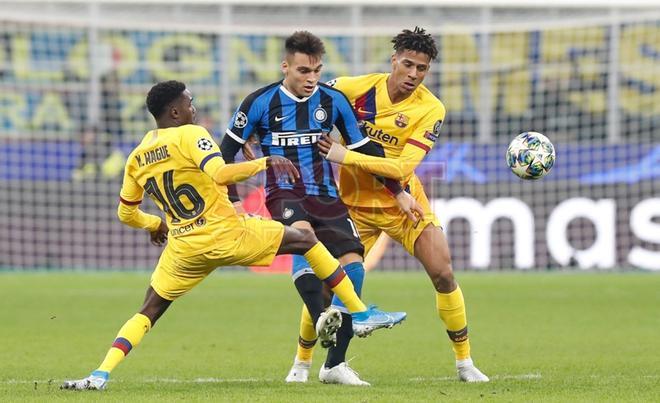 Las mejores imágenes del partido entre el Inter de Milán y el FC Barcelona del grupo F de la Champions League disputado en el estadio Giuseppe Meazza en Milán.