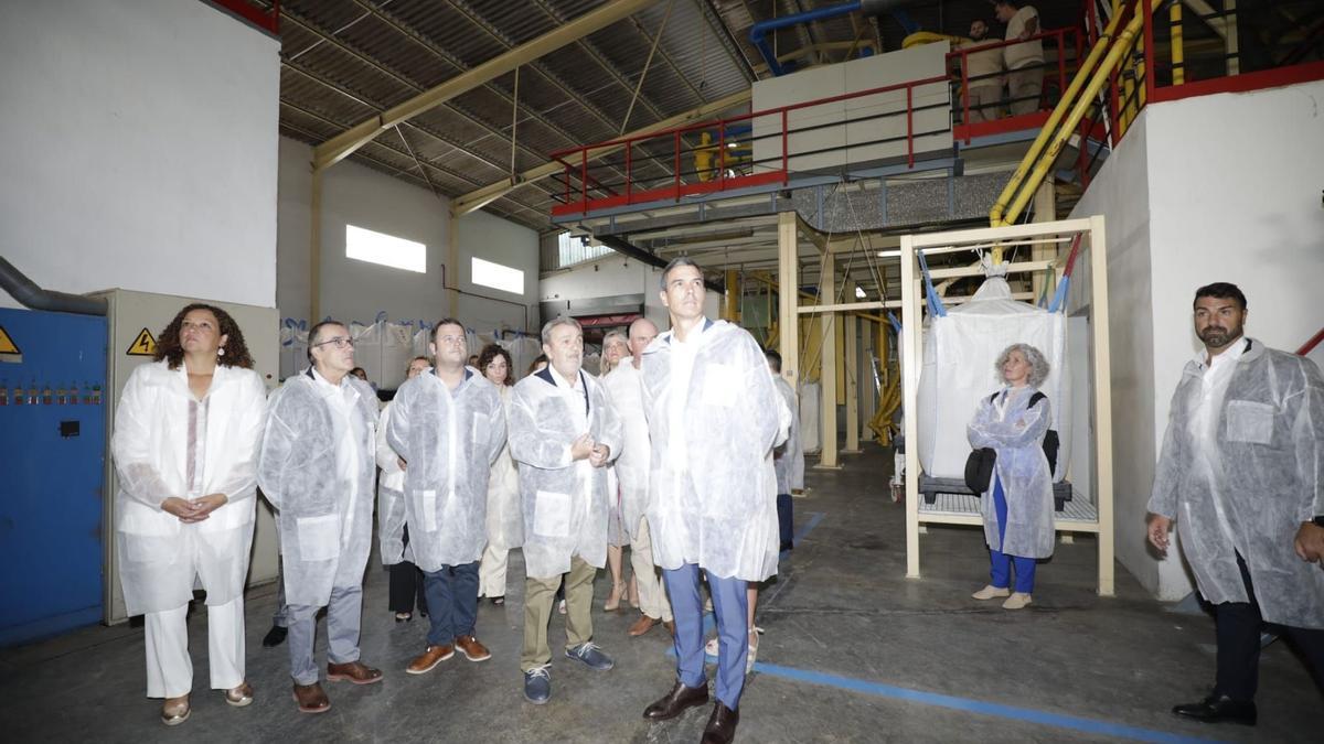 Pedro Sánchez visita la fábrica CAROB.