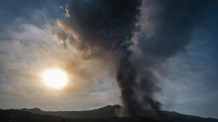 Quinto día de actividad del volcán de La Palma en imágenes