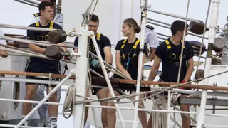 La Princesa Leonor y el "Elcano" dicen adiós a Gijón: "Se les echará de menos"