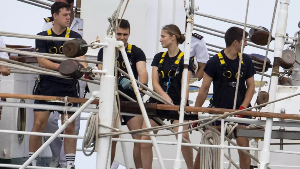 La Princesa Leonor y el "Elcano" dicen adiós a Gijón: "Se les echará de menos"