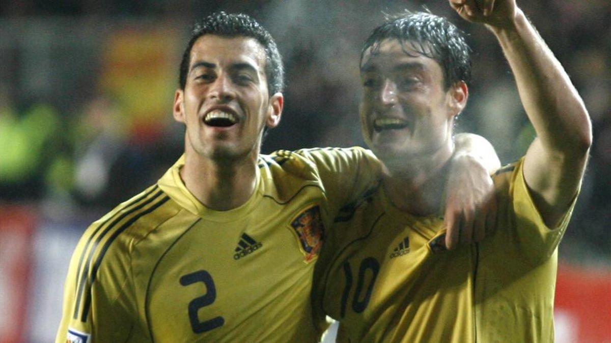 Albert Riera y Sergio Busquets celebraron el gol decisivo en el día que debutó el de Badía