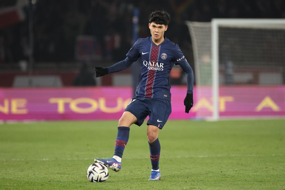 Dro Fernández durante un partido de Ligue 1 con el París Saint-Germain