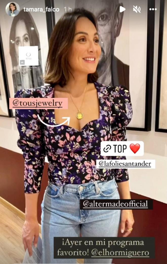 Tamara Falcó con top de flores y vaqueros