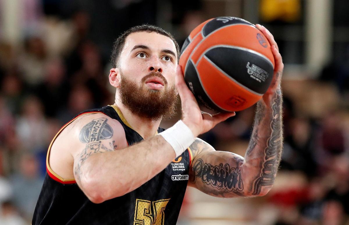 Mike James quiere convertirse en el máximo anotador de la Euroliga en su visita al Palau