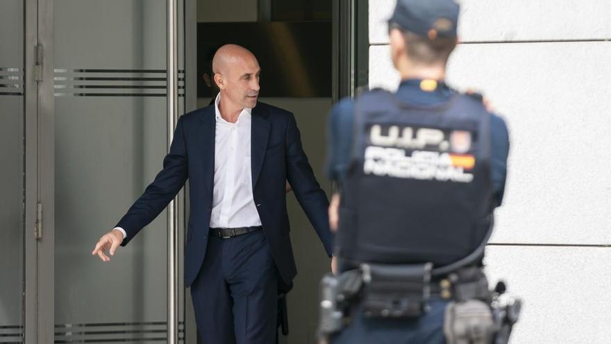 La Guàrdia Civil deté Luis Rubiales després d&#039;aterrar a Madrid