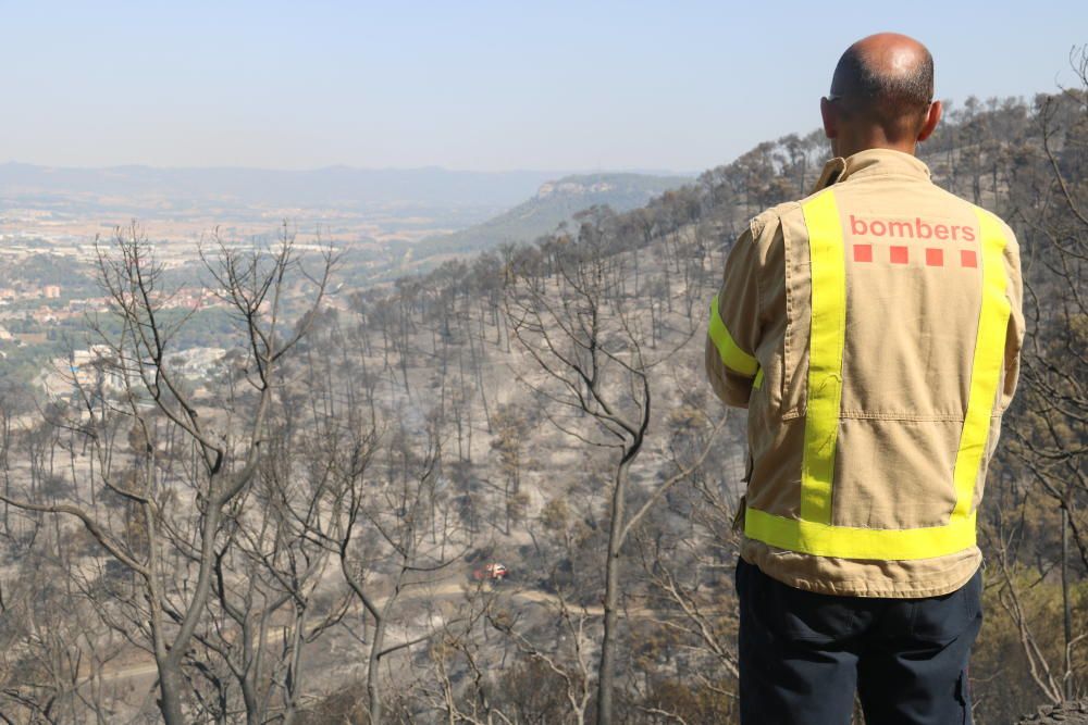 Tasques d'extinció de l'incendi de Capellades