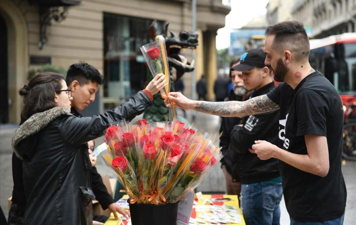 Puesto de venta de rosas en el centro de Barcelona.