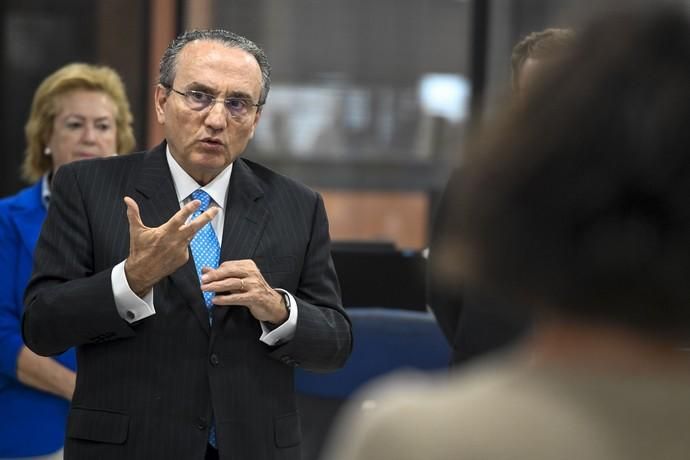 03-10-19 LAS PALMAS DE GRAN CANARIA. REDACCION. LAS PALMAS DE GRAN CANARIA. Visita de Javier Moll a la Redacción del periódico. Fotos: Juan Castro.  | 03/10/2019 | Fotógrafo: Juan Carlos Castro