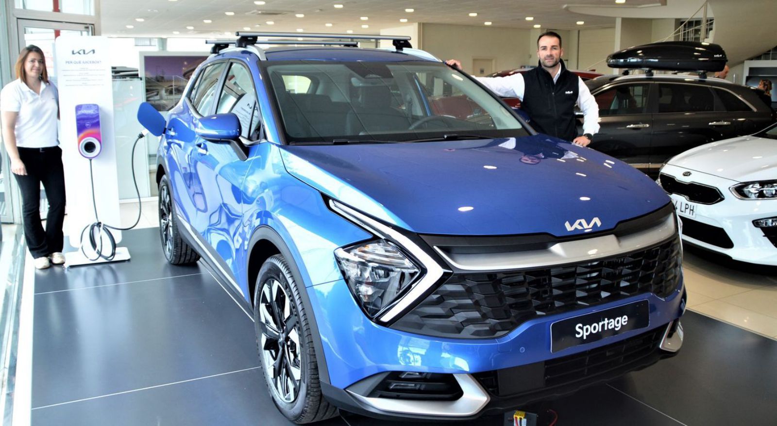 L’equip de vendes de Kia Motors amb la darrera versió Sportage