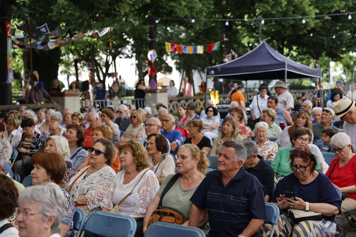Concert d'havaneres amb Terra Endins per la festa major del barri de Sant Narcís. Concert d'havaneres amb Terra Endins per la festa major del barri de Sant Narcís.
