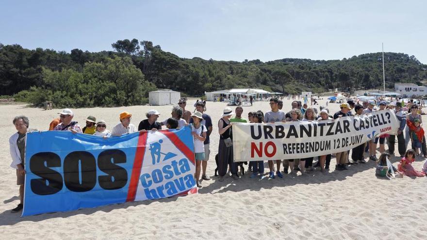 SOS Costa Brava reivindica cinc anys de lluita pel litoral amb un concert i un sopar