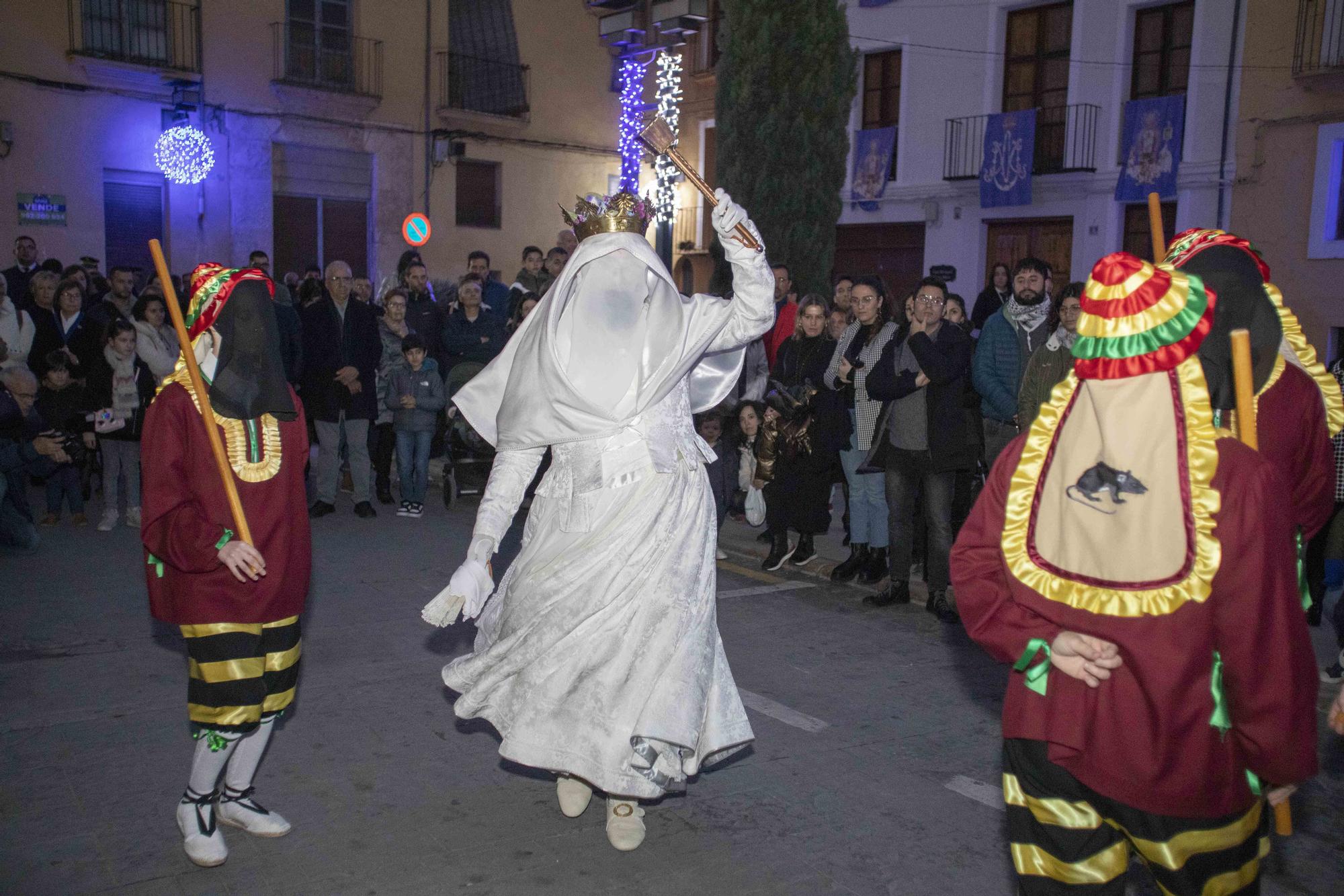 Ontinyent se vuelca con la tradiconal procesión de la Puríssima