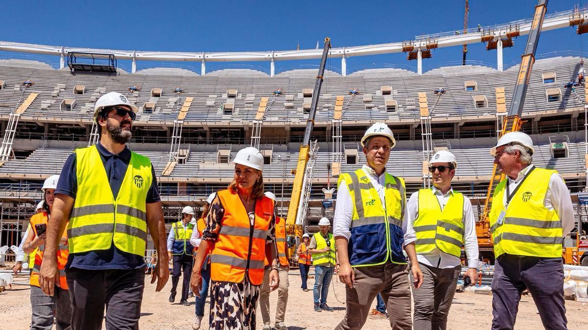 Última hora del Nou Mestalla: Así se prepara el izado de la cubierta del nuevo estadio