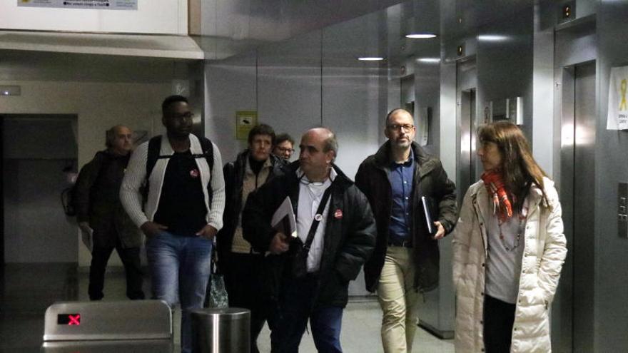 Membres del comitè de vaga de Metges de Catalunya sortint de la reunió