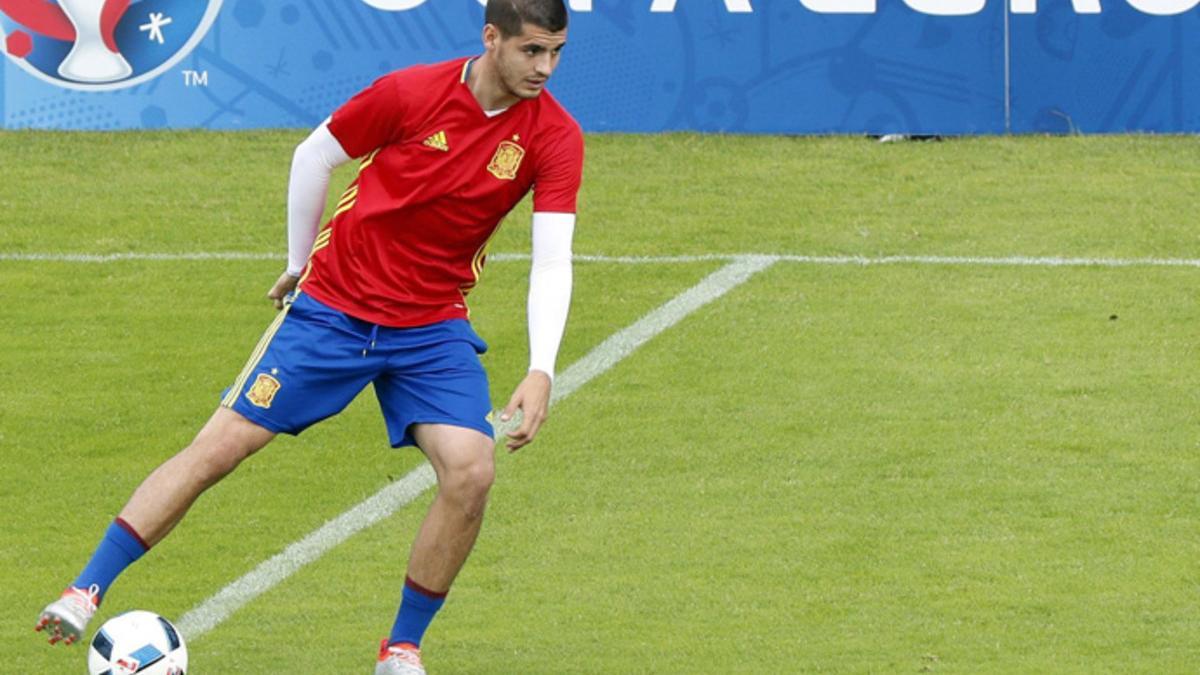 Álvaro Morata durante un entrenamiento de la selección española durante la Eurocopa 2016