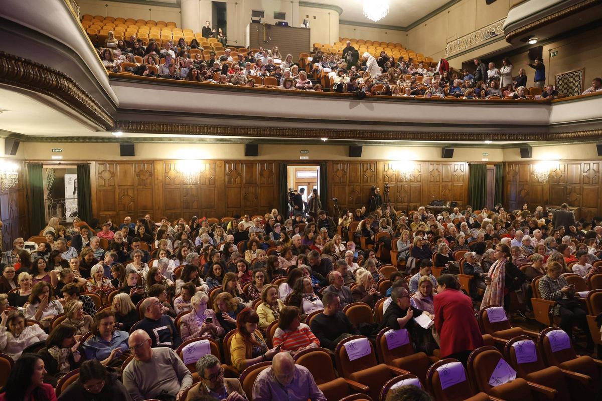 El talento asturiano y el compromiso por la igualdad, en Oviedo: estas son las once premiadas en la Gala Miradas Violetas El talento asturiano y el compromiso por la igualdad, en Oviedo: estas son las once premiadas en la Gala Miradas Violetas