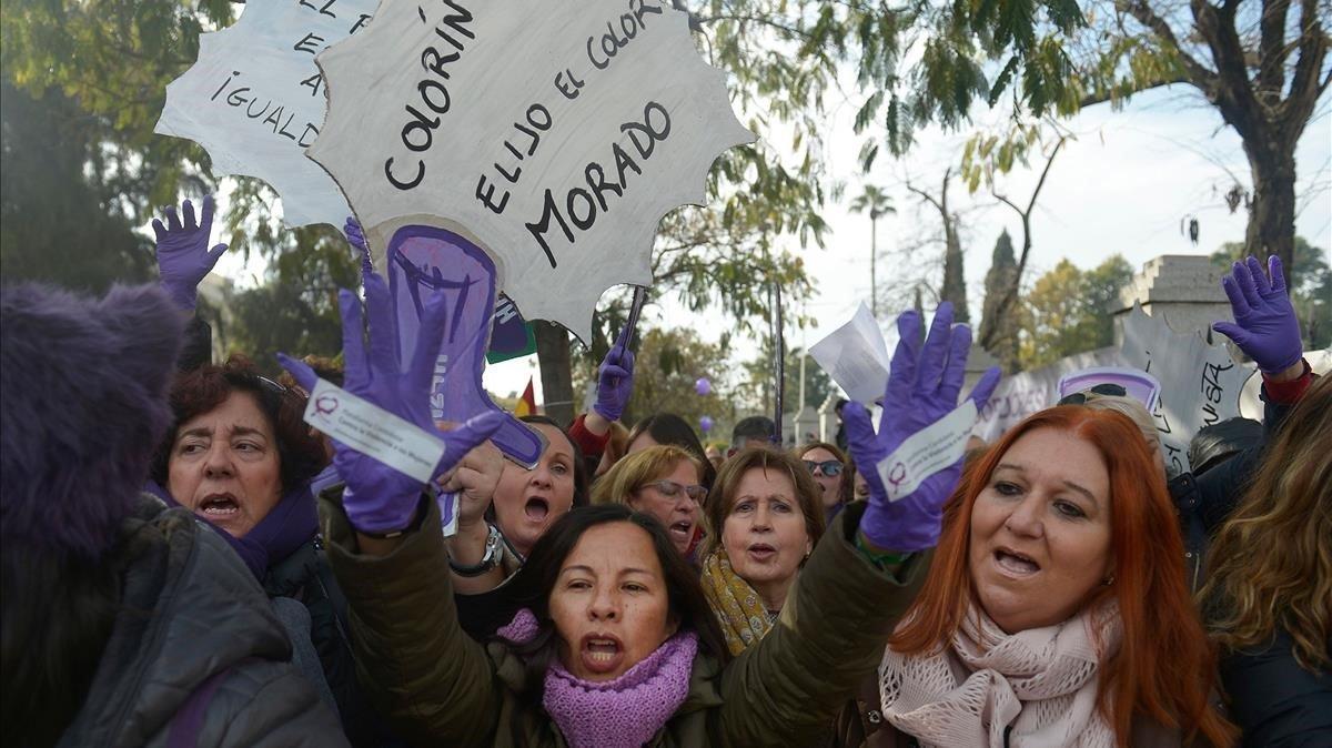 zentauroepp46554922 women shout during a women s demonstration against the far r190115125931