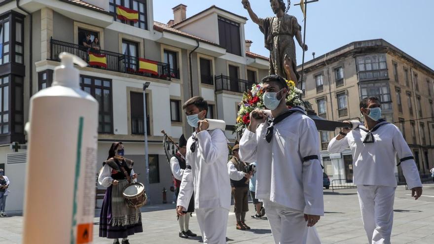 Los vecinos de Soto del Barco cargan contra la delegada de Gobierno por comparar la procesión de La Arena con el partido del Sporting