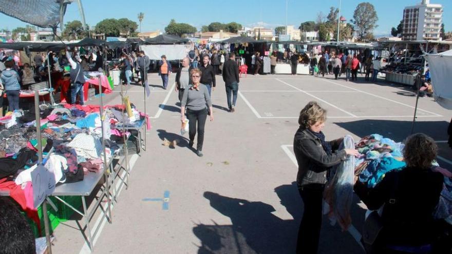 El Mercat de la Mar da un ultimátum a una veintena de puestos ausentes