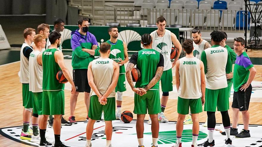 La plantilla del Unicaja, ante una ‘final’ frente al Real Madrid en el Martín Carpena.