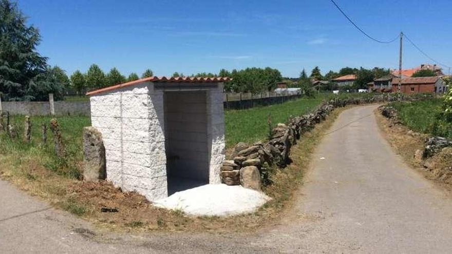 Caseta construida en la aldea de Outeiro, en la parroquia de Guillar.