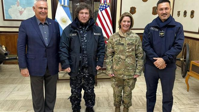 El presidente de Argentina, Javier Milei, se reúne con la comandante del Comando Sur de Estados Unidos, Laura Richardson.
