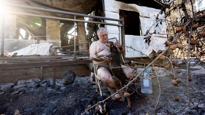 Vecinos del Bages vuelven a sus casas quemadas tras el incendio