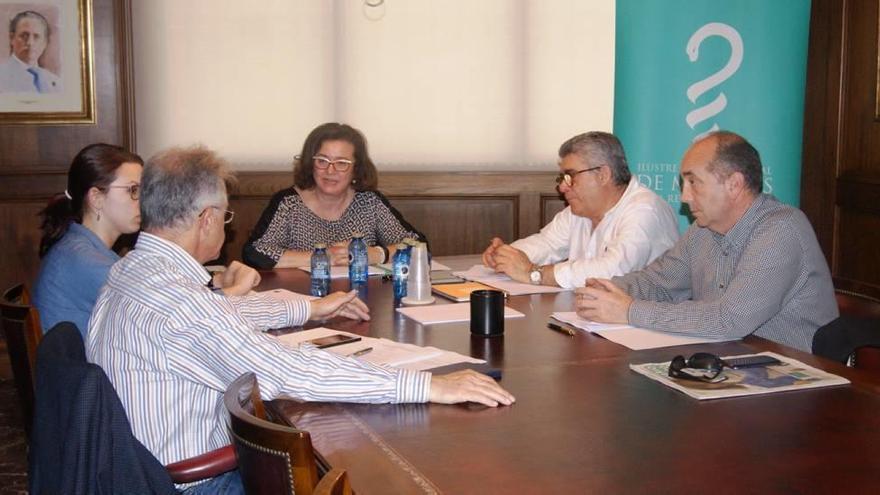 Reunión celebrada en el Colegio de Médicos entre los representantes del Foro.